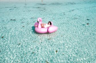 Is it cheaper to book holidays last minute?